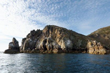 Situé sur la commune de Jobourg (Manche), le Nez de Jobourg s'élève à 126 mètres de haut, classé parmi les plus hautes d'Europe.En empruntant le sentier des douaniers, le promeneur voit la nature se décliner sous toutes ses formes,Le Nez de Jobourg offre un panorama exceptionnel, du cap de la Hague jusqu'au cap de Flamanville, ainsi que sur les îles Anglo-Normandes.