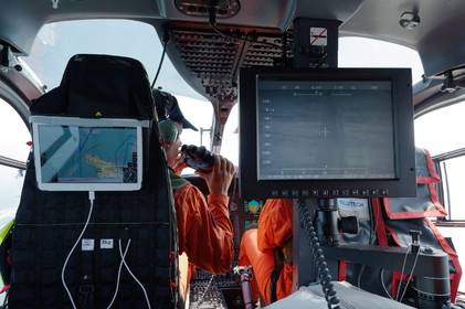 Outre les missions de surveillance générale, ces hélicoptères (EC 135) assurent le guidage des unités nautiques lors des opérations de contrôle ou d'interception. Avec leurs caméras thermiques et infra-rouge, ils sont en effet redoutables pour localiser, identifier et suivre un navire suspect, de jour comme de nuit et en toute discrétion.