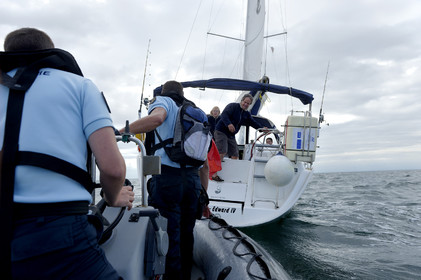 Le Géranium est entré en service en février 1997, et comme il est de tradition dans la gendarmerie, toutes les unités d'une même série portent des noms relevant d'une thématique unique (la Jonquille, la Violette et le Jasmin). L'identité professionnelle des gendarmes maritimes correspond à leur expertise d'enquêteurs et d'officiers de police judiciaire.