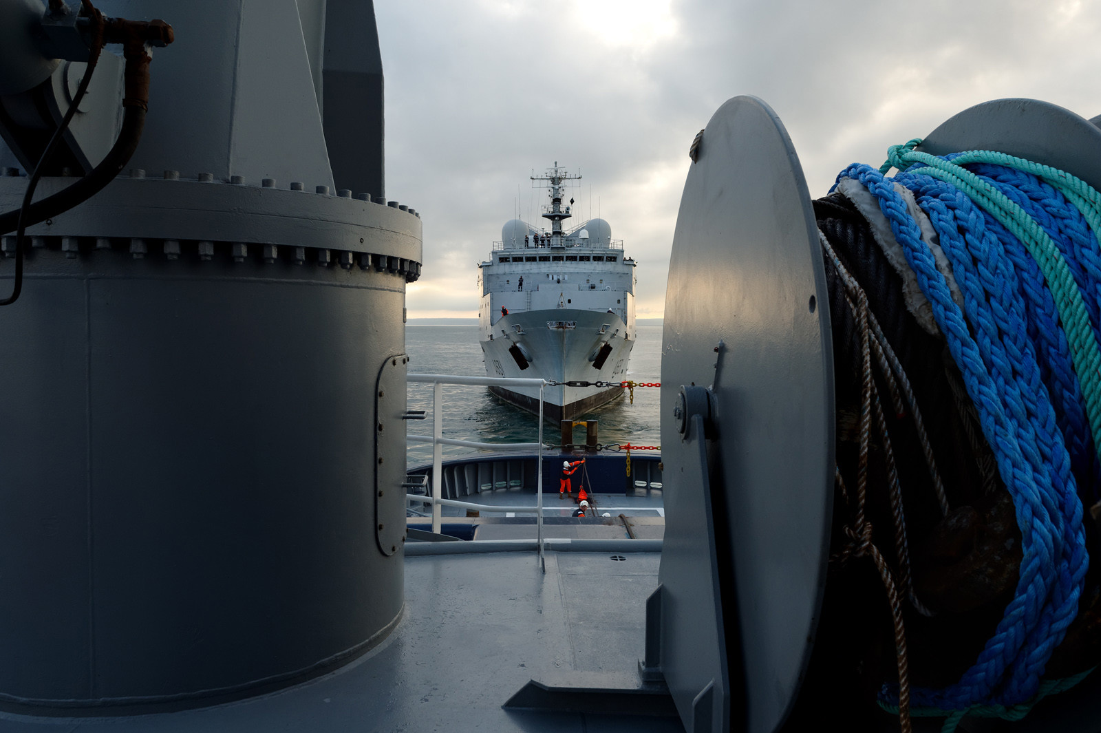 Basée à Cherbourg-en-Cotentin, l'Abeille Liberté, dont l'équipage compte 12 officiers et marins civils, agit pricipalement en Manche centrale. Les caractéristiques de l'Abeille Liberté sont impressionnantes : 21 000 chevaux, 19,5 noeuds, 200 tonnes de traction au treuil de remorquage, capacité de remorquer les plus grands porte-conteneurs actuels. C'est aussi une unité de sauvetage des personnes offrant la possibilité de recueillir à bord plus de 300 naufragés.
