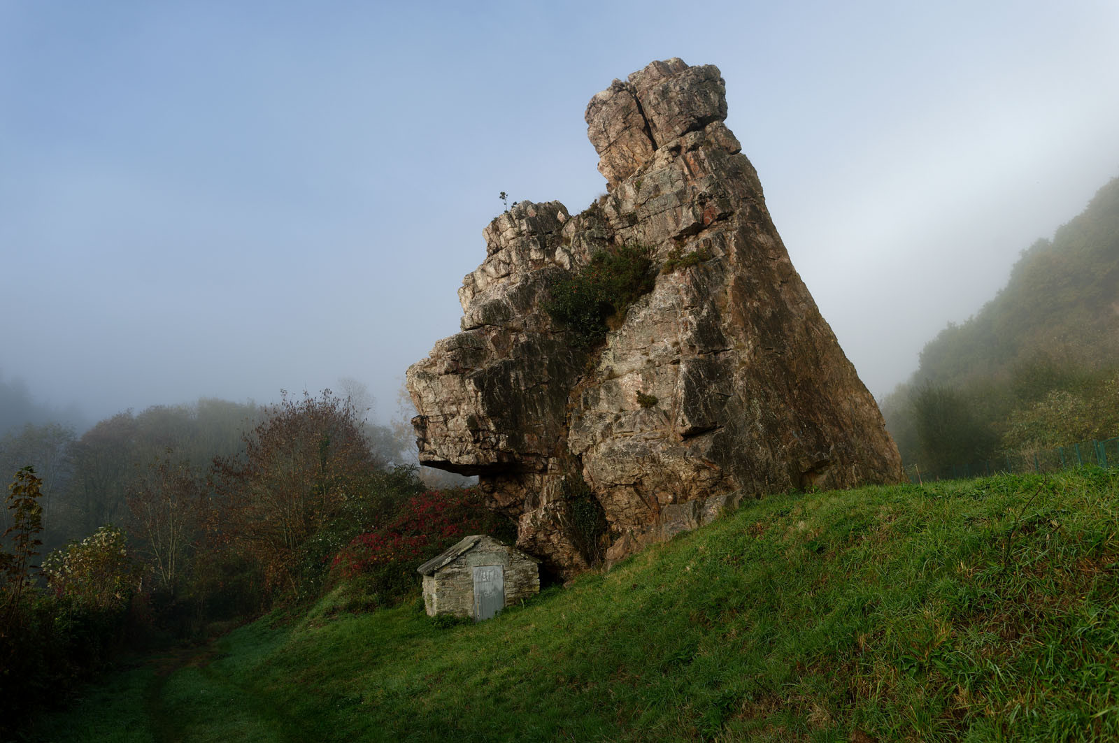Une ville résolument tournée vers la mer.Cherbourg-en-Cotentin est située dans la presqu'île du Cotentin, à la pointe Ouest de la Normandie. (ville-cherbourg.fr)Un lieu incontournable en Normandie : La Cité de la Mer (http:  www.citedelamer.com)