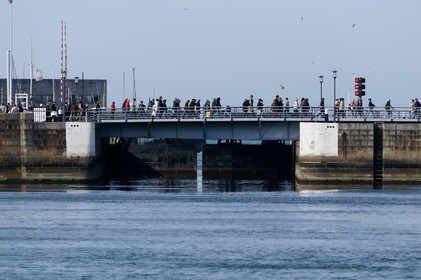 Une ville résolument tournée vers la mer.Cherbourg-en-Cotentin est située dans la presqu'île du Cotentin, à la pointe Ouest de la Normandie. (ville-cherbourg.fr)Un lieu incontournable en Normandie : La Cité de la Mer (http:  www.citedelamer.com)