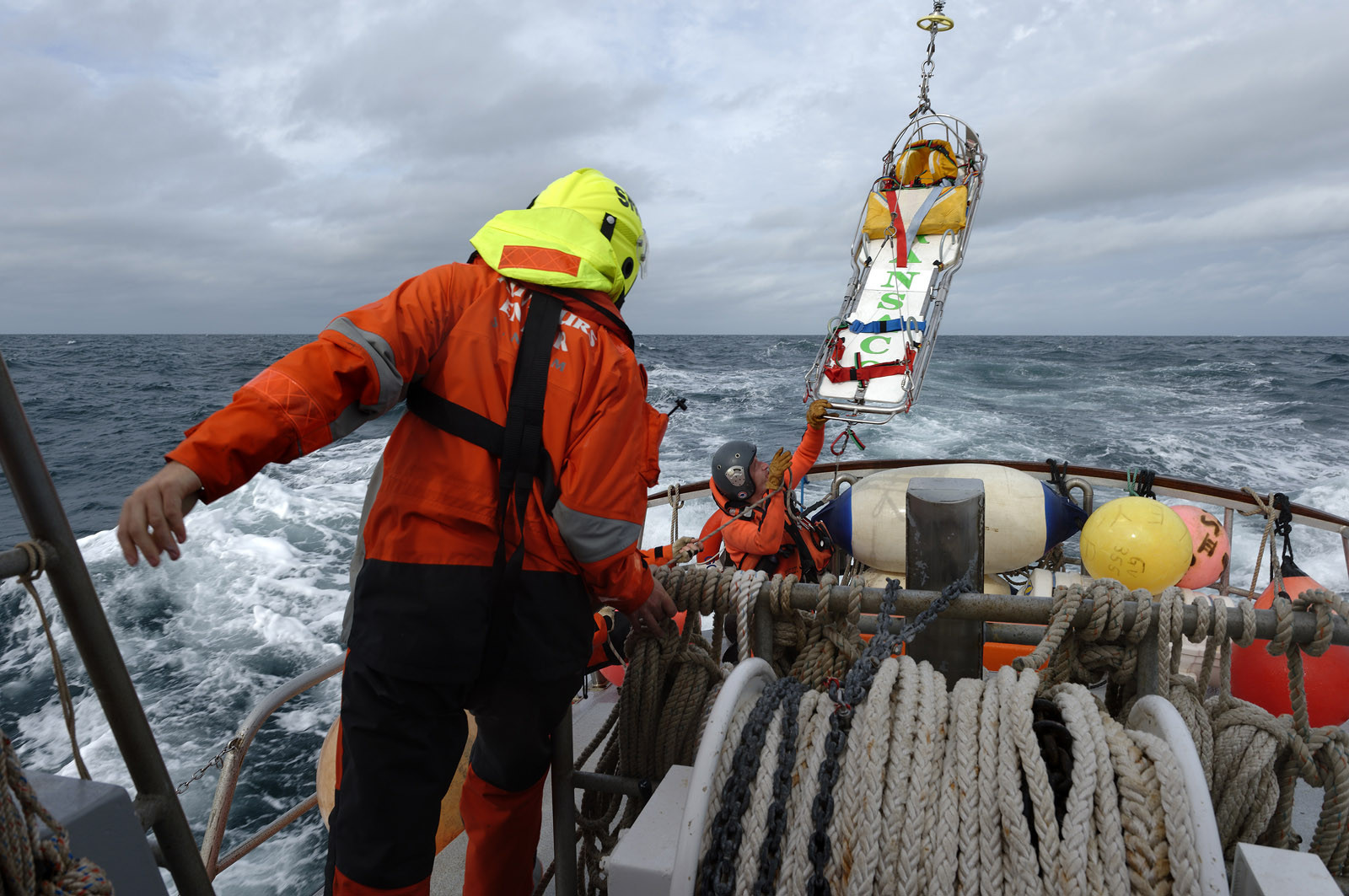 L'engagement de ces marins du ciel se traduit par des taux de disponibilté très élevés et des capacités d'intervention dans lesconditions les plus difficiles. Belligou Rescue (c'est ainsi que se nomme l'EC 225 lorsqu'il est en opération) est en alerte à 1 heure de jour et 2 heures de nuit, le coordinateur de mission de sauvetage, qui dirige les opérations depuis le CROSS, sait que l'hélicoptère sera préparé et configuré pour la mission puis aura décollé en 10 à 15 minutes en journée et en moins de 40 minutes la nuit.Il est remplacé en juin 2016 par l’hélicoptère Caïman Marine au détachement de Maupertus.
