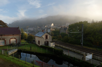 Une ville résolument tournée vers la mer.Cherbourg-en-Cotentin est située dans la presqu'île du Cotentin, à la pointe Ouest de la Normandie. (ville-cherbourg.fr)Un lieu incontournable en Normandie : La Cité de la Mer (http:  www.citedelamer.com)