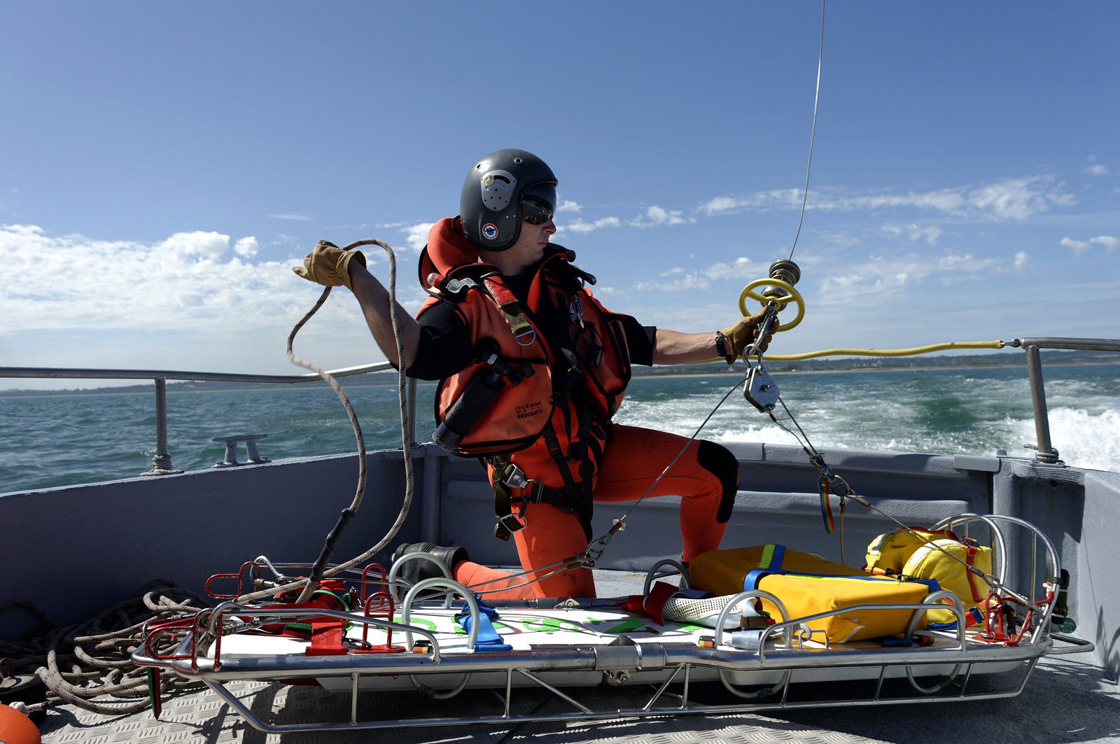 L'hélicoptère Dauphin SP (service public) de la marine constitue l'un des principaux moyens d'intervention à la disposition du CROSS pour les opérations de sauvetage en mer.L'équipage d'un Dauphin SP, c'est 6 personnes : aux 4 navigants qui sont à bord de l'appareil pour chaque mission (pilote, copilote, mécanicien de bord treuilliste et plongeur) s'ajoutent 2 techniciens, qui restent à terre et sont chargés de l'entretien de la machine. Depuis janvier 2013, au terme de 23 ans de service à Cherbourg-en-Cotentin, le Dauphin SP a cédé sa place à un nouvel appareil, plus imposant et de conception beaucoup plus récente : un EC 225.