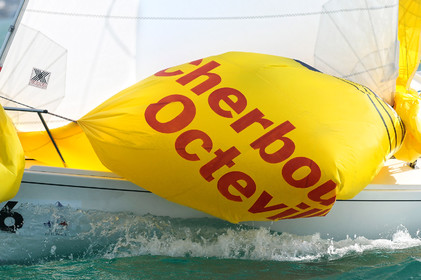 La rade de Cherbourg-en-Cotentin, qui figure parmi les plus grandes rades atificielles au monde, offre aux passionnés, débutants ou confirmés, la possibilité de pratiquer voile, aviron de mer, surf, kayak, ski nautique, funboard, plongée, kitesurf, waveski…