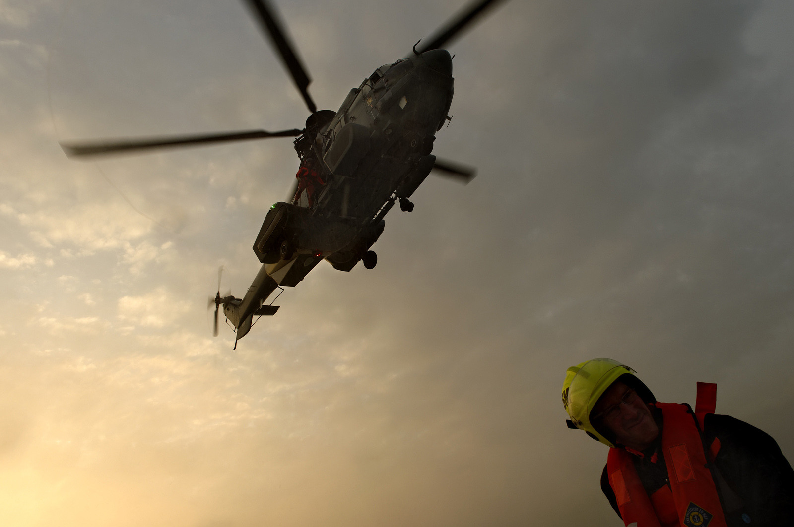 L'engagement de ces marins du ciel se traduit par des taux de disponibilté très élevés et des capacités d'intervention dans lesconditions les plus difficiles. Belligou Rescue (c'est ainsi que se nomme l'EC 225 lorsqu'il est en opération) est en alerte à 1 heure de jour et 2 heures de nuit, le coordinateur de mission de sauvetage, qui dirige les opérations depuis le CROSS, sait que l'hélicoptère sera préparé et configuré pour la mission puis aura décollé en 10 à 15 minutes en journée et en moins de 40 minutes la nuit.Il est remplacé en juin 2016 par l’hélicoptère Caïman Marine au détachement de Maupertus.