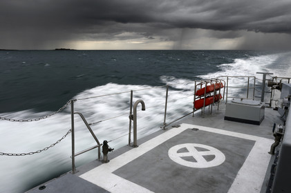 Le Géranium est entré en service en février 1997, et comme il est de tradition dans la gendarmerie, toutes les unités d'une même série portent des noms relevant d'une thématique unique (la Jonquille, la Violette et le Jasmin). L'identité professionnelle des gendarmes maritimes correspond à leur expertise d'enquêteurs et d'officiers de police judiciaire.