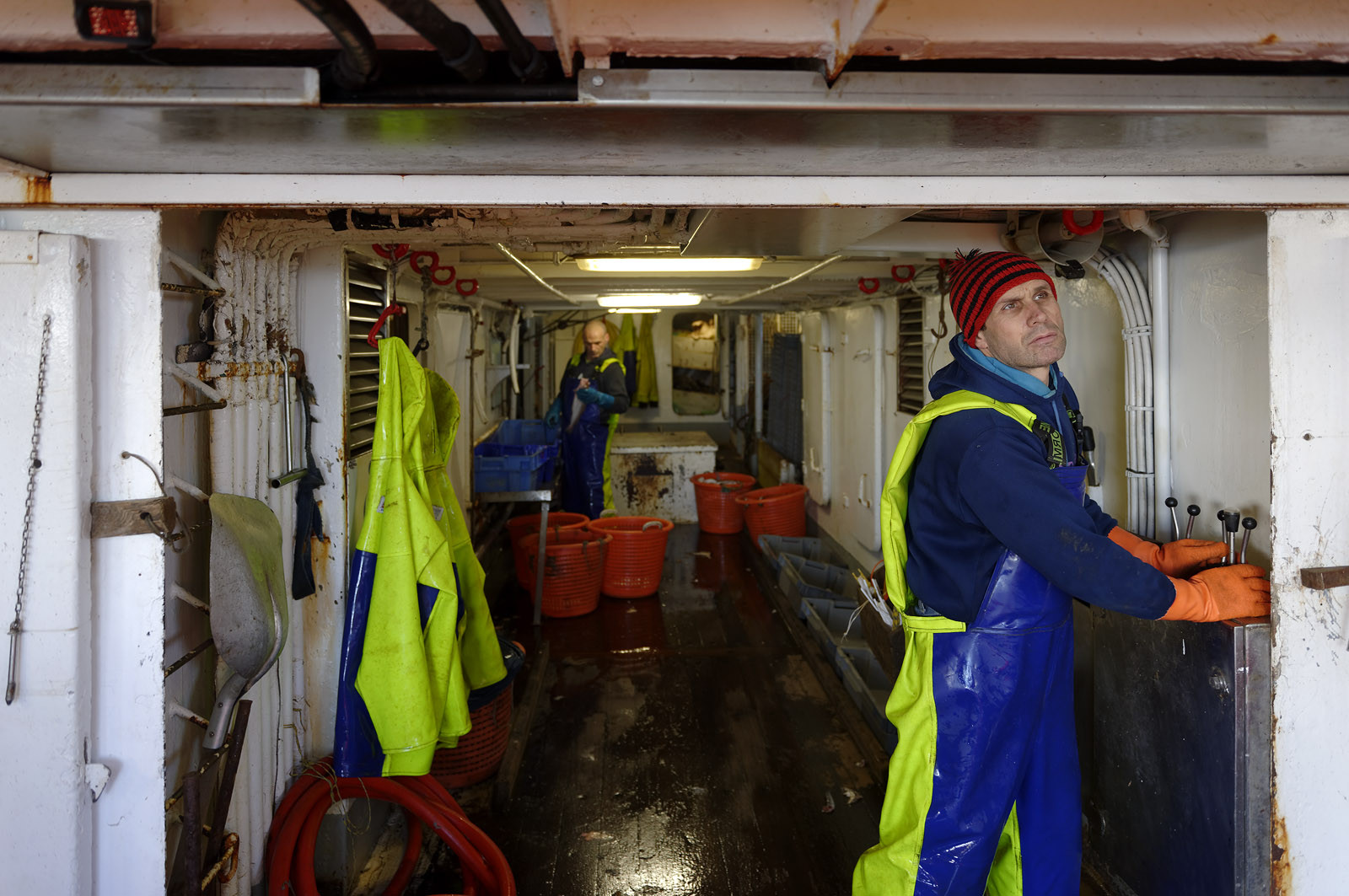 Ce reportage a été réalisé en janvier 2014 à bord du chalutier Marie-Catherine, appartenant à la SARL Armement Cherbourgeois créé en 1999 par Sophie et David LEROY. Cette marée de 7 jours fût assez mouvementée d'une part par la météo très capricieuse, mais également par la difficulté de réaliser les prises de vues. Une sélection de 20 photographies a été présentée lors de la 4ème édition du Festival photo L'Homme et la Mer au Guilvinec (Bretagne) en 2014, ainsi qu'au Musée de Tatihou 'Avis de grand frais (Manche) http:  www.armement-cherbourgeois.fr 