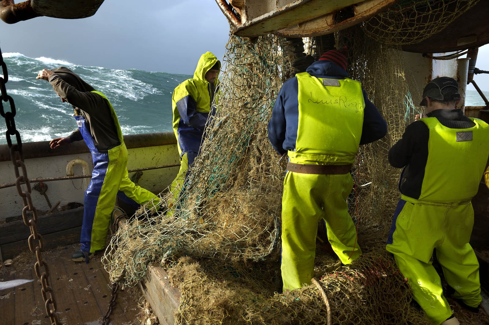 Ce reportage a été réalisé en janvier 2014 à bord du chalutier Marie-Catherine, appartenant à la SARL Armement Cherbourgeois créé en 1999 par Sophie et David LEROY. Cette marée de 7 jours fût assez mouvementée d'une part par la météo très capricieuse, mais également par la difficulté de réaliser les prises de vues. Une sélection de 20 photographies a été présentée lors de la 4ème édition du Festival photo L'Homme et la Mer au Guilvinec (Bretagne) en 2014, ainsi qu'au Musée de Tatihou 'Avis de grand frais (Manche) http:  www.armement-cherbourgeois.fr 
