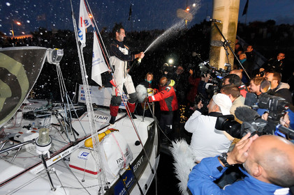 Armel LE CLEAC'HLa rade de Cherbourg-en-Cotentin, qui figure parmi les plus grandes rades atificielles au monde, offre aux passionnés, débutants ou confirmés, la possibilité de pratiquer voile, aviron de mer, surf, kayak, ski nautique, funboard, plongée, kitesurf, waveski…