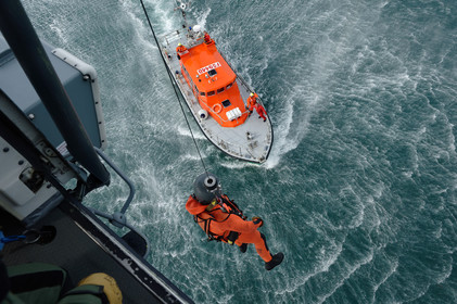 L'engagement de ces marins du ciel se traduit par des taux de disponibilté très élevés et des capacités d'intervention dans lesconditions les plus difficiles. Belligou Rescue (c'est ainsi que se nomme l'EC 225 lorsqu'il est en opération) est en alerte à 1 heure de jour et 2 heures de nuit, le coordinateur de mission de sauvetage, qui dirige les opérations depuis le CROSS, sait que l'hélicoptère sera préparé et configuré pour la mission puis aura décollé en 10 à 15 minutes en journée et en moins de 40 minutes la nuit.Il est remplacé en juin 2016 par l’hélicoptère Caïman Marine au détachement de Maupertus.