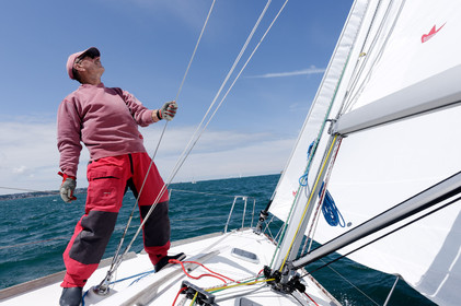 La rade de Cherbourg-en-Cotentin, qui figure parmi les plus grandes rades atificielles au monde, offre aux passionnés, débutants ou confirmés, la possibilité de pratiquer voile, aviron de mer, surf, kayak, ski nautique, funboard, plongée, kitesurf, waveski…