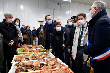 La ministre de la Mer, Annick Girardin, à Port-en-Bessin (Calvados)