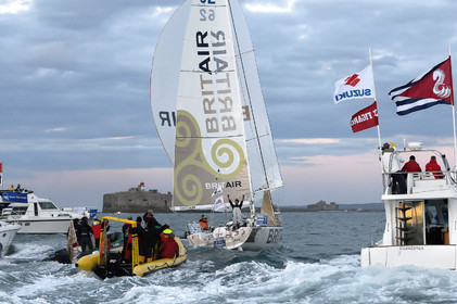 Armel LE CLEAC'HLa rade de Cherbourg-en-Cotentin, qui figure parmi les plus grandes rades atificielles au monde, offre aux passionnés, débutants ou confirmés, la possibilité de pratiquer voile, aviron de mer, surf, kayak, ski nautique, funboard, plongée, kitesurf, waveski…