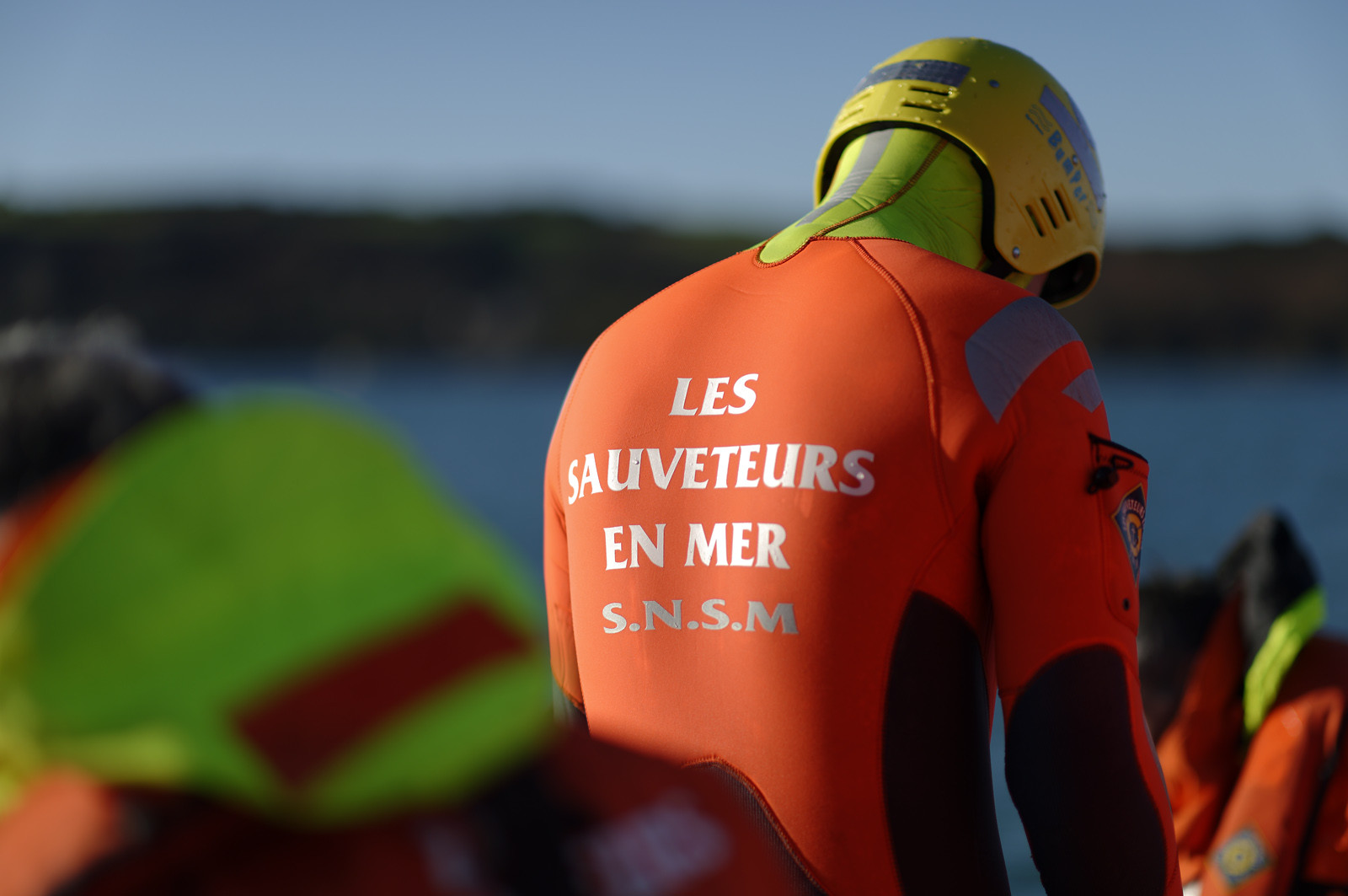 La station est idéalement située à la pointe du nord Cotentin sur la commune d'Auderville.Située aux abords du Raz Blanchard , à 10 miles nautique d'Aurigny et des Iles Anglo-Normandes, le rayon d'action de la station est vaste et se situe de la pointe de Flamanville coté ouest jusqu'au cap Lévy dans l'est.L'abri a une architecture unique en France et sa spécificité réside sur le fait que l'ensemble canot chariot (soit presque 30 tonnes au total ) pivote sur un axe d'une cale à l'autre afin d'être opérationnel  24 heures sur 24 et 365 jours par an quelque soit la marée et les conditions météorologiques.