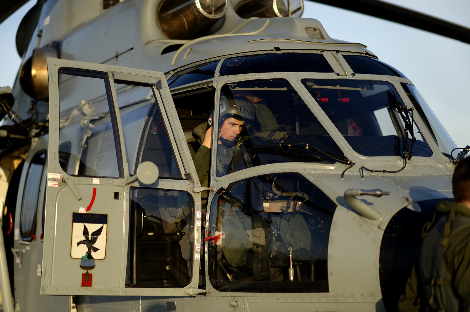 L'engagement de ces marins du ciel se traduit par des taux de disponibilté très élevés et des capacités d'intervention dans lesconditions les plus difficiles. Belligou Rescue (c'est ainsi que se nomme l'EC 225 lorsqu'il est en opération) est en alerte à 1 heure de jour et 2 heures de nuit, le coordinateur de mission de sauvetage, qui dirige les opérations depuis le CROSS, sait que l'hélicoptère sera préparé et configuré pour la mission puis aura décollé en 10 à 15 minutes en journée et en moins de 40 minutes la nuit.Il est remplacé en juin 2016 par l’hélicoptère Caïman Marine au détachement de Maupertus.