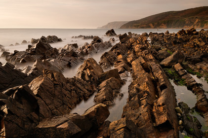 Le village de Vauville fait partie des sites classés de la Hague, Cap Cotentin. Les Pierres Pouquelées, galerie néolithique, sont un témoignage de l'Antiquité.La mare de Vauville est une réserve naturelle. Créée en 1976 c'est l'une des 135 réserves naturelles de France. Géré par le Groupe Ornithologique Normand depuis 1983, c'est un marais d'eau douce protégé de la mer par un étroit cordon dunaire. La mare de Vauville fait 62 ha, il y a plus de 150 espèces d'oiseaux ainsi que de 350 plantes et 16 espèces de batraciens.Un édifice autrefois religieux domine le village. C'est le prieuré de Vauville construit dans les landes, sur le haut d'une colline.Créé par Eric et Nicole Pellerin en 1947, l'exceptionnel jardin botanique du château de Vauville occupe plus de 40 000 m2. Abritant plus de 1000 espèces de l'hémisphère austral, le jardin entoure le château de Vauville dans une ambiance subtropicale tout à fait surprenante.