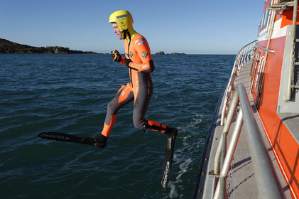 La station est idéalement située à la pointe du nord Cotentin sur la commune d'Auderville.Située aux abords du Raz Blanchard , à 10 miles nautique d'Aurigny et des Iles Anglo-Normandes, le rayon d'action de la station est vaste et se situe de la pointe de Flamanville coté ouest jusqu'au cap Lévy dans l'est.L'abri a une architecture unique en France et sa spécificité réside sur le fait que l'ensemble canot chariot (soit presque 30 tonnes au total ) pivote sur un axe d'une cale à l'autre afin d'être opérationnel  24 heures sur 24 et 365 jours par an quelque soit la marée et les conditions météorologiques.