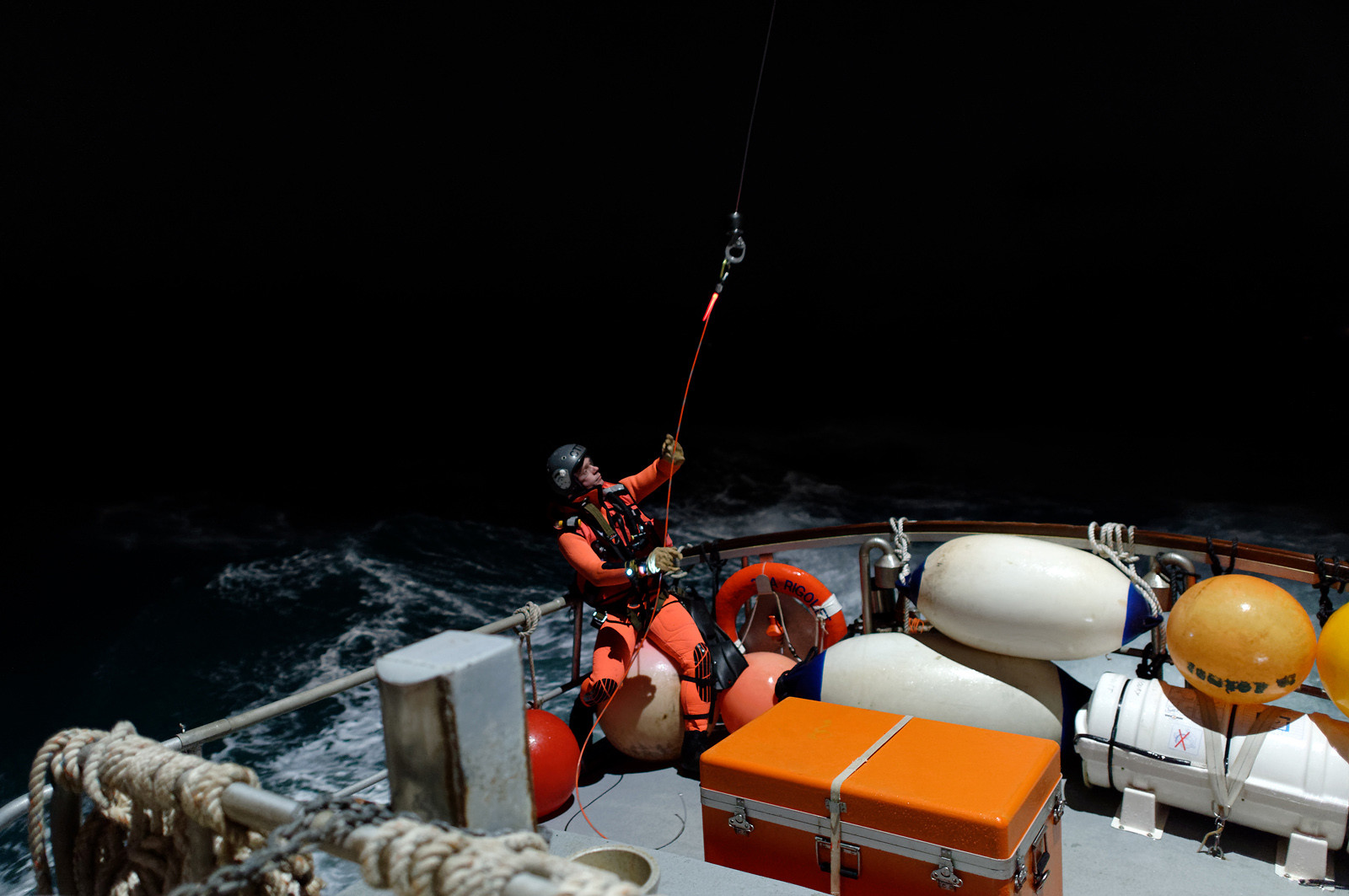 L'engagement de ces marins du ciel se traduit par des taux de disponibilté très élevés et des capacités d'intervention dans lesconditions les plus difficiles. Belligou Rescue (c'est ainsi que se nomme l'EC 225 lorsqu'il est en opération) est en alerte à 1 heure de jour et 2 heures de nuit, le coordinateur de mission de sauvetage, qui dirige les opérations depuis le CROSS, sait que l'hélicoptère sera préparé et configuré pour la mission puis aura décollé en 10 à 15 minutes en journée et en moins de 40 minutes la nuit.Il est remplacé en juin 2016 par l’hélicoptère Caïman Marine au détachement de Maupertus.