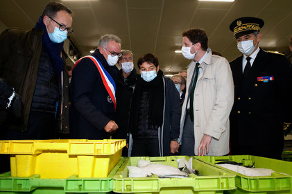 La ministre de la Mer, Annick Girardin, à Port-en-Bessin (Calvados)