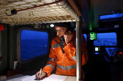 La station est idéalement située à la pointe du nord Cotentin sur la commune d'Auderville.Située aux abords du Raz Blanchard , à 10 miles nautique d'Aurigny et des Iles Anglo-Normandes, le rayon d'action de la station est vaste et se situe de la pointe de Flamanville coté ouest jusqu'au cap Lévy dans l'est.L'abri a une architecture unique en France et sa spécificité réside sur le fait que l'ensemble canot chariot (soit presque 30 tonnes au total ) pivote sur un axe d'une cale à l'autre afin d'être opérationnel  24 heures sur 24 et 365 jours par an quelque soit la marée et les conditions météorologiques.