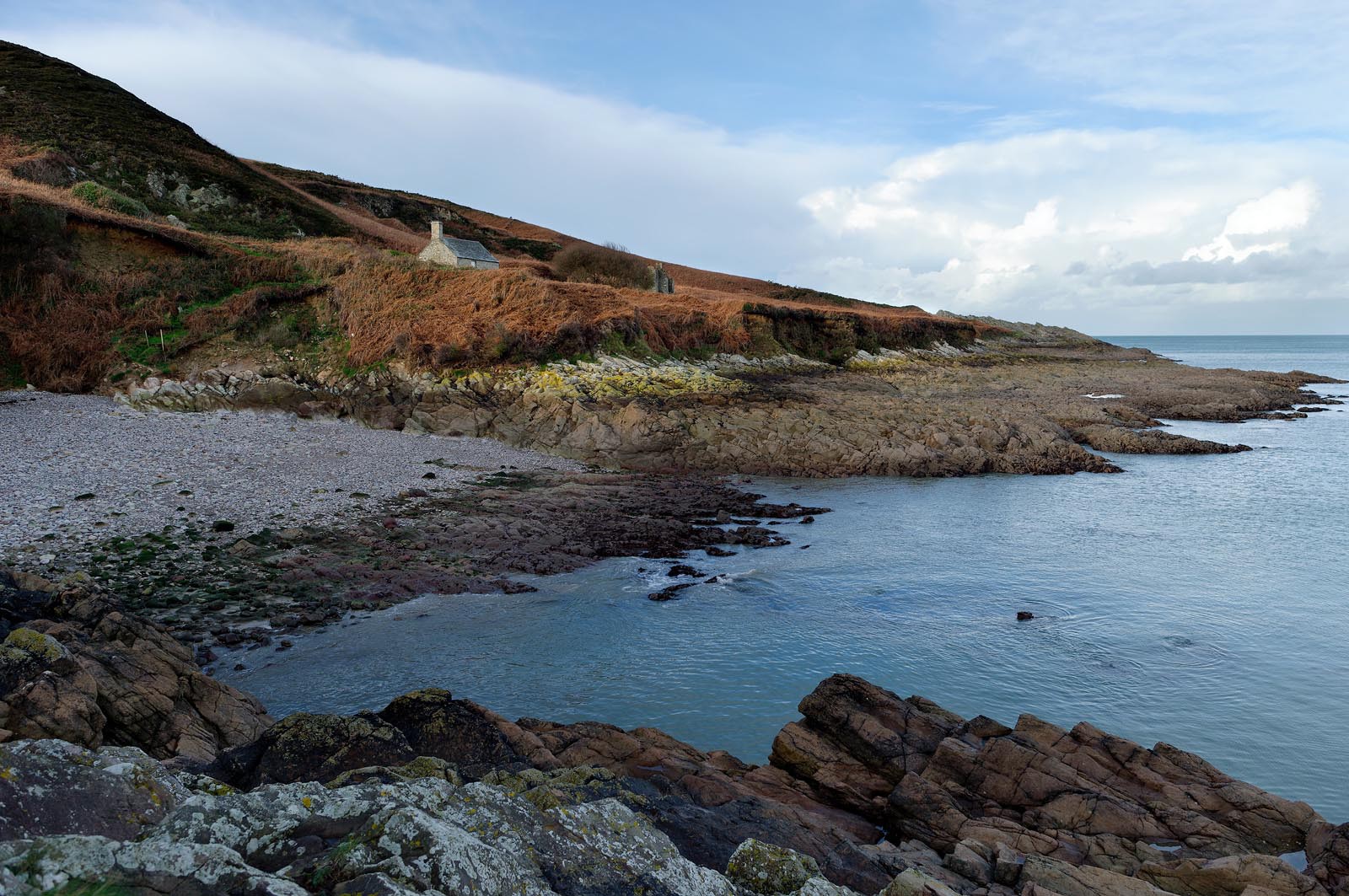 Cette petite baie se situe entre Landemer et le port d'Omonville-la-Rogue (Manche) sur le sentier des Douaniers.