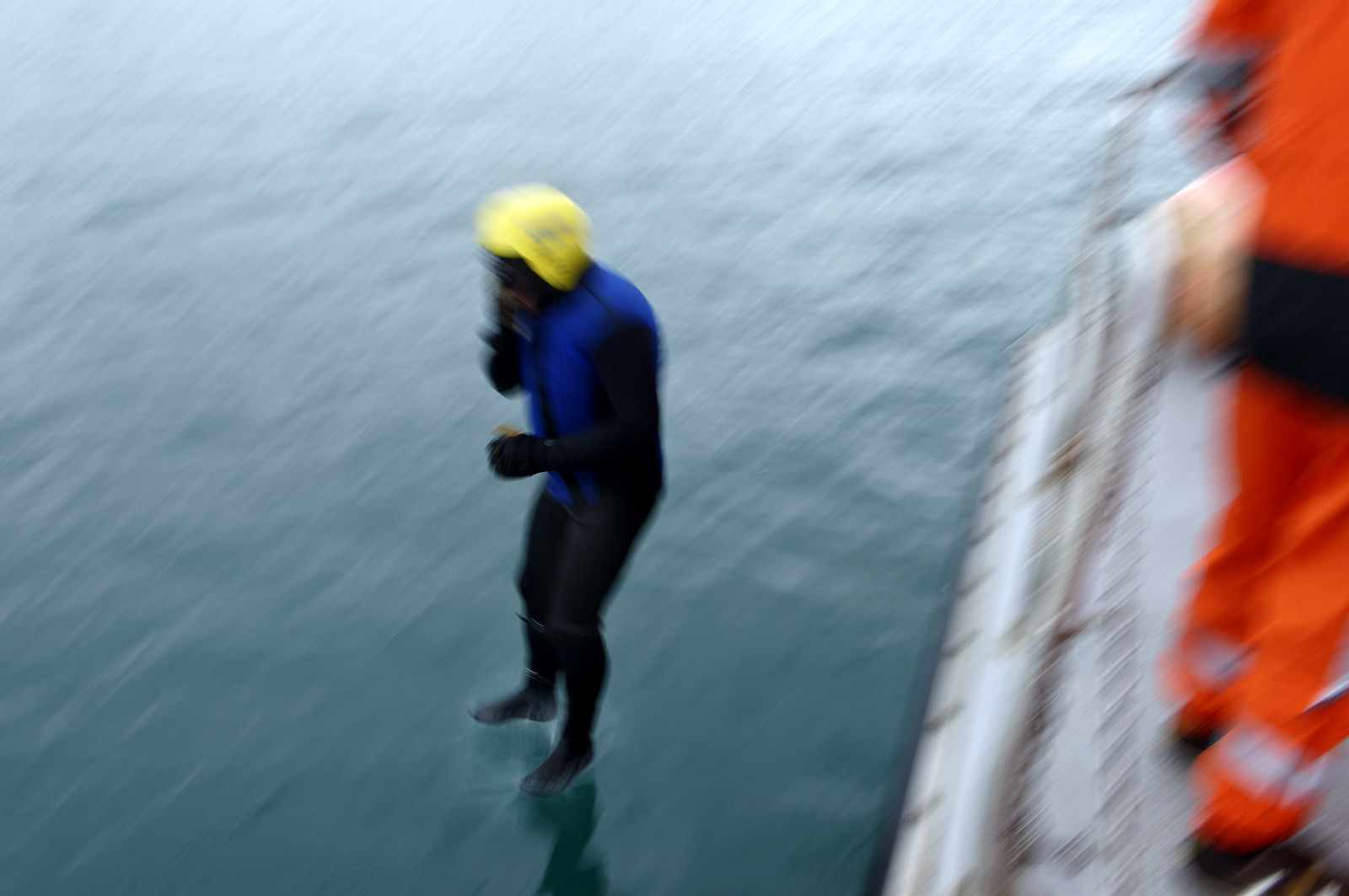La station est idéalement située à la pointe du nord Cotentin sur la commune d'Auderville.Située aux abords du Raz Blanchard , à 10 miles nautique d'Aurigny et des Iles Anglo-Normandes, le rayon d'action de la station est vaste et se situe de la pointe de Flamanville coté ouest jusqu'au cap Lévy dans l'est.L'abri a une architecture unique en France et sa spécificité réside sur le fait que l'ensemble canot chariot (soit presque 30 tonnes au total ) pivote sur un axe d'une cale à l'autre afin d'être opérationnel  24 heures sur 24 et 365 jours par an quelque soit la marée et les conditions météorologiques.