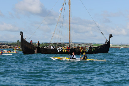 La rade de Cherbourg-en-Cotentin, qui figure parmi les plus grandes rades atificielles au monde, offre aux passionnés, débutants ou confirmés, la possibilité de pratiquer voile, aviron de mer, surf, kayak, ski nautique, funboard, plongée, kitesurf, waveski…