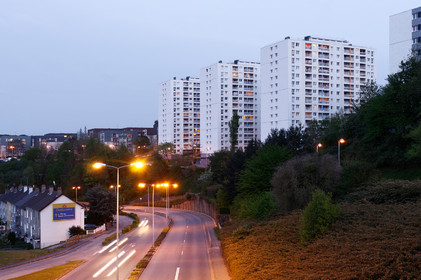 Une ville résolument tournée vers la mer.Cherbourg-en-Cotentin est située dans la presqu'île du Cotentin, à la pointe Ouest de la Normandie. (ville-cherbourg.fr)Un lieu incontournable en Normandie : La Cité de la Mer (http:  www.citedelamer.com)