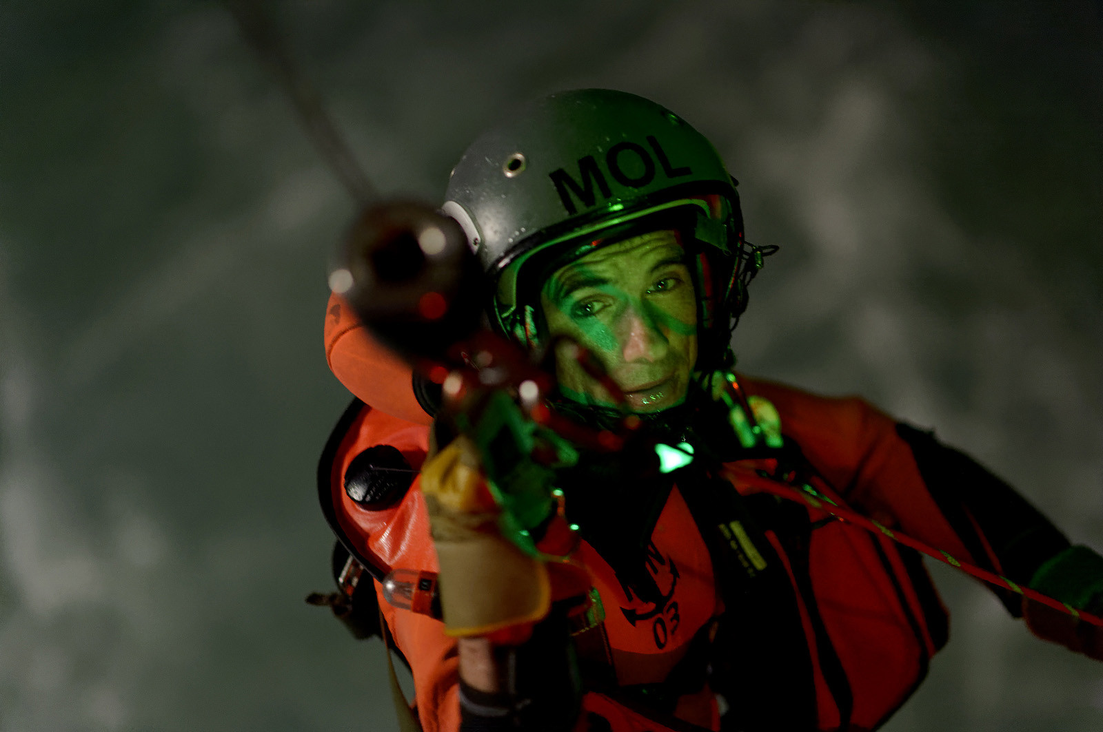 L'hélicoptère Dauphin SP (service public) de la marine constitue l'un des principaux moyens d'intervention à la disposition du CROSS pour les opérations de sauvetage en mer.L'équipage d'un Dauphin SP, c'est 6 personnes : aux 4 navigants qui sont à bord de l'appareil pour chaque mission (pilote, copilote, mécanicien de bord treuilliste et plongeur) s'ajoutent 2 techniciens, qui restent à terre et sont chargés de l'entretien de la machine. Depuis janvier 2013, au terme de 23 ans de service à Cherbourg-en-Cotentin, le Dauphin SP a cédé sa place à un nouvel appareil, plus imposant et de conception beaucoup plus récente : un EC 225.