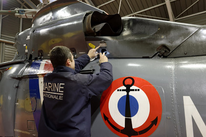 L'hélicoptère Dauphin SP (service public) de la marine constitue l'un des principaux moyens d'intervention à la disposition du CROSS pour les opérations de sauvetage en mer.L'équipage d'un Dauphin SP, c'est 6 personnes : aux 4 navigants qui sont à bord de l'appareil pour chaque mission (pilote, copilote, mécanicien de bord treuilliste et plongeur) s'ajoutent 2 techniciens, qui restent à terre et sont chargés de l'entretien de la machine. Depuis janvier 2013, au terme de 23 ans de service à Cherbourg-en-Cotentin, le Dauphin SP a cédé sa place à un nouvel appareil, plus imposant et de conception beaucoup plus récente : un EC 225.