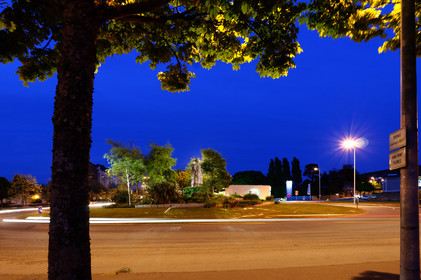 Une ville résolument tournée vers la mer.Cherbourg-en-Cotentin est située dans la presqu'île du Cotentin, à la pointe Ouest de la Normandie. (ville-cherbourg.fr)Un lieu incontournable en Normandie : La Cité de la Mer (http:  www.citedelamer.com)