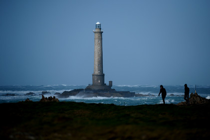 Le phare de Goury, situé sur la commune d'Auderville (Manche) et mis en service en 1837, signale l'un des courants de marée les plus forts d'Europe : le Raz Blanchard. Il est inscrit aux monuments historiques depuis 2009.