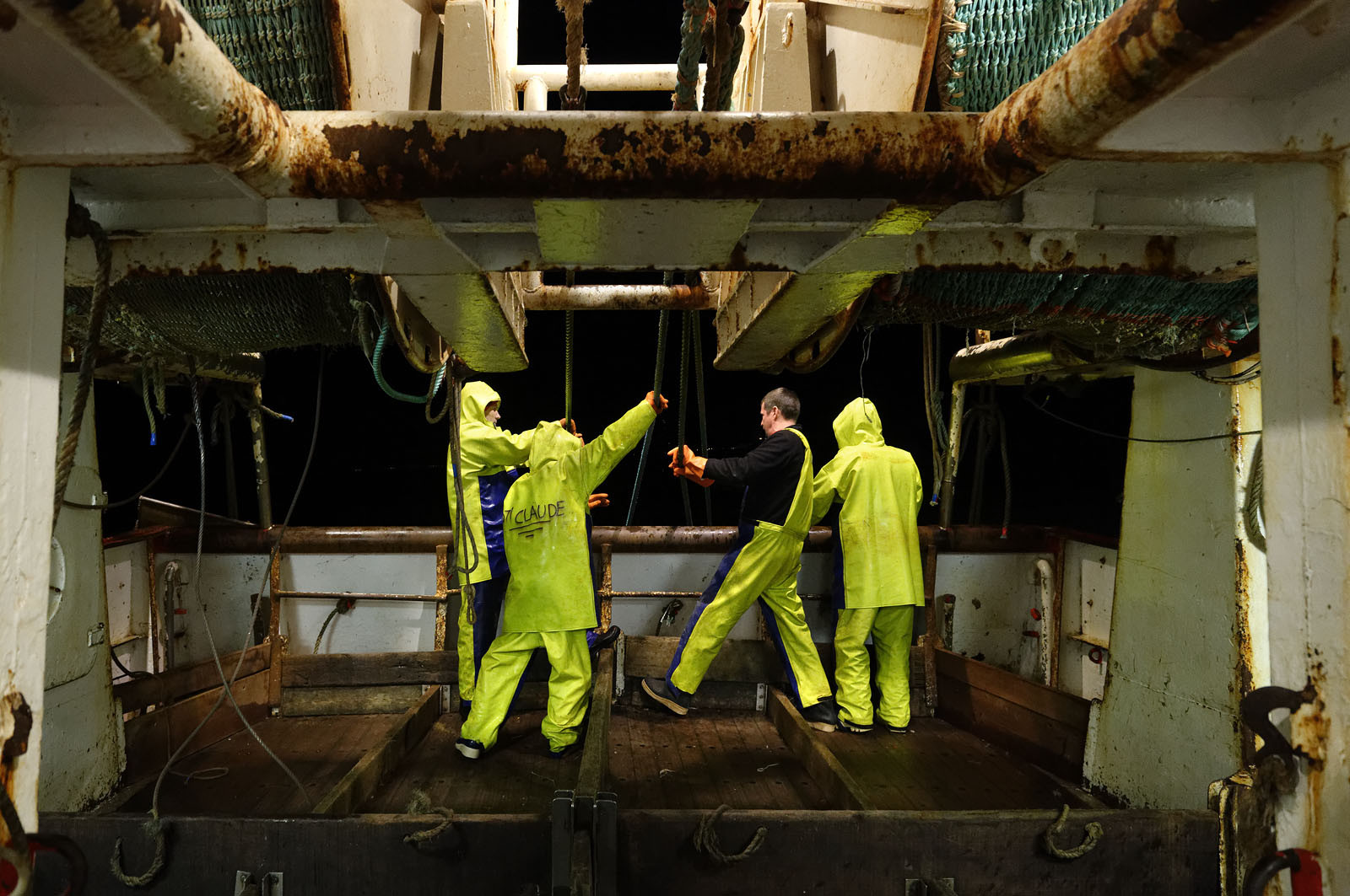 Ce reportage a été réalisé en janvier 2014 à bord du chalutier Marie-Catherine, appartenant à la SARL Armement Cherbourgeois créé en 1999 par Sophie et David LEROY. Cette marée de 7 jours fût assez mouvementée d'une part par la météo très capricieuse, mais également par la difficulté de réaliser les prises de vues. Une sélection de 20 photographies a été présentée lors de la 4ème édition du Festival photo L'Homme et la Mer au Guilvinec (Bretagne) en 2014, ainsi qu'au Musée de Tatihou 'Avis de grand frais (Manche) http:  www.armement-cherbourgeois.fr 
