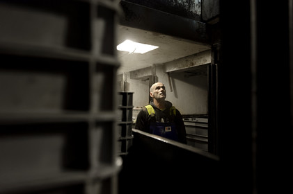 Ce reportage a été réalisé en janvier 2014 à bord du chalutier Marie-Catherine, appartenant à la SARL Armement Cherbourgeois créé en 1999 par Sophie et David LEROY. Cette marée de 7 jours fût assez mouvementée d'une part par la météo très capricieuse, mais également par la difficulté de réaliser les prises de vues. Une sélection de 20 photographies a été présentée lors de la 4ème édition du Festival photo L'Homme et la Mer au Guilvinec (Bretagne) en 2014, ainsi qu'au Musée de Tatihou 'Avis de grand frais (Manche) http:  www.armement-cherbourgeois.fr 