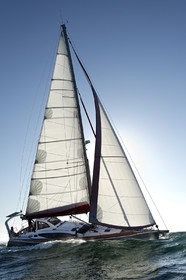 La rade de Cherbourg-en-Cotentin, qui figure parmi les plus grandes rades atificielles au monde, offre aux passionnés, débutants ou confirmés, la possibilité de pratiquer voile, aviron de mer, surf, kayak, ski nautique, funboard, plongée, kitesurf, waveski…