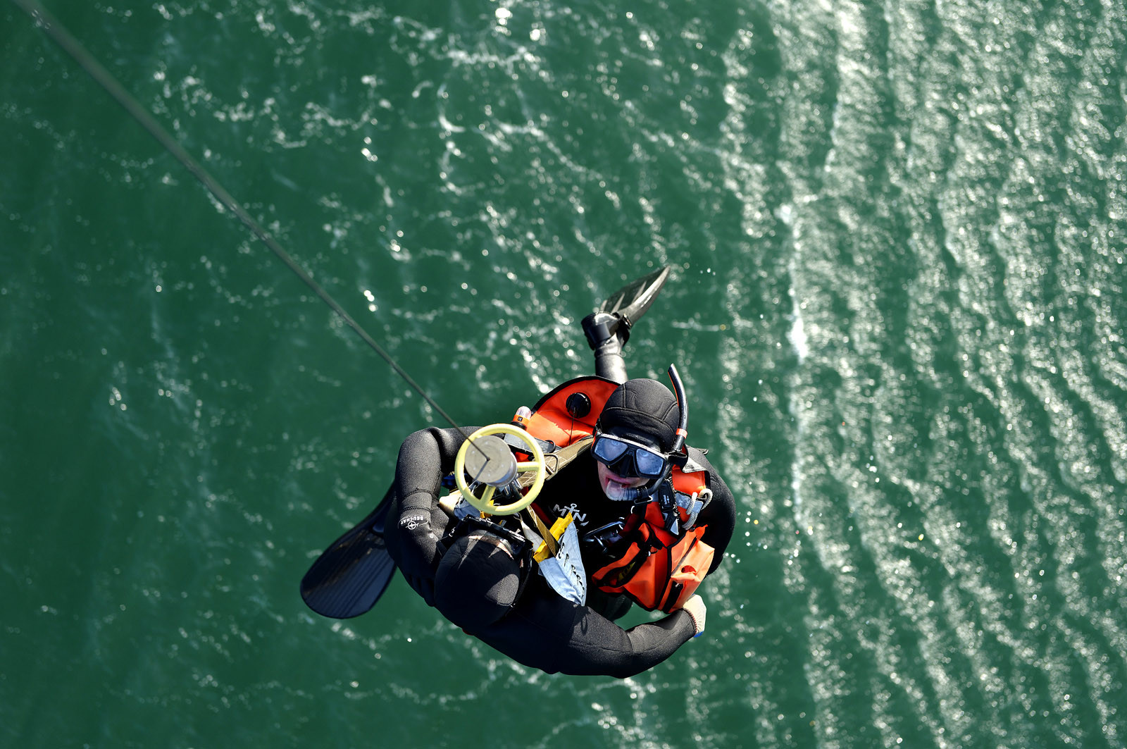 L'hélicoptère Dauphin SP (service public) de la marine constitue l'un des principaux moyens d'intervention à la disposition du CROSS pour les opérations de sauvetage en mer.L'équipage d'un Dauphin SP, c'est 6 personnes : aux 4 navigants qui sont à bord de l'appareil pour chaque mission (pilote, copilote, mécanicien de bord treuilliste et plongeur) s'ajoutent 2 techniciens, qui restent à terre et sont chargés de l'entretien de la machine. Depuis janvier 2013, au terme de 23 ans de service à Cherbourg-en-Cotentin, le Dauphin SP a cédé sa place à un nouvel appareil, plus imposant et de conception beaucoup plus récente : un EC 225.