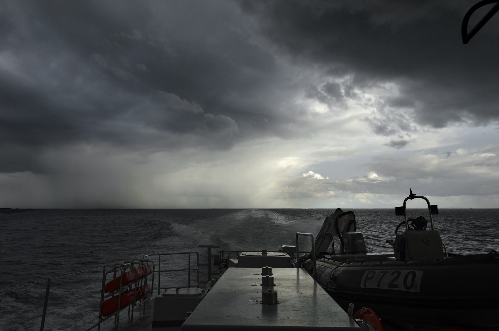 Le Géranium est entré en service en février 1997, et comme il est de tradition dans la gendarmerie, toutes les unités d'une même série portent des noms relevant d'une thématique unique (la Jonquille, la Violette et le Jasmin). L'identité professionnelle des gendarmes maritimes correspond à leur expertise d'enquêteurs et d'officiers de police judiciaire.