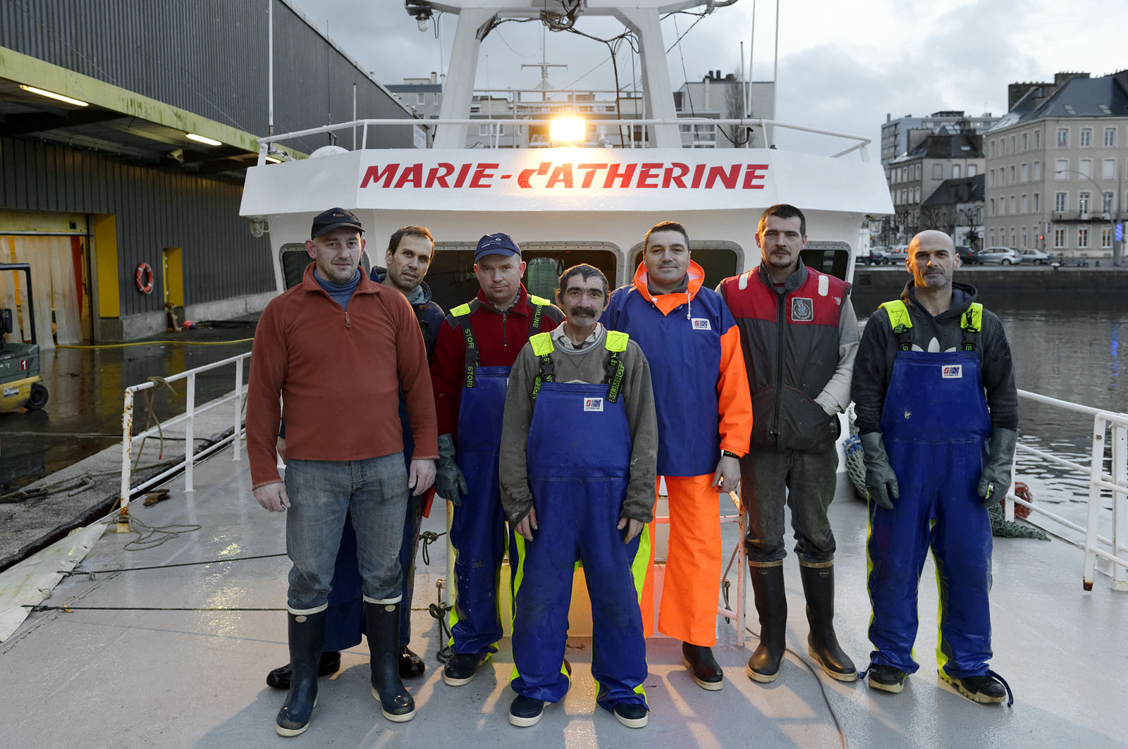 Ce reportage a été réalisé en janvier 2014 à bord du chalutier Marie-Catherine, appartenant à la SARL Armement Cherbourgeois créé en 1999 par Sophie et David LEROY. Cette marée de 7 jours fût assez mouvementée d'une part par la météo très capricieuse, mais également par la difficulté de réaliser les prises de vues. Une sélection de 20 photographies a été présentée lors de la 4ème édition du Festival photo L'Homme et la Mer au Guilvinec (Bretagne) en 2014, ainsi qu'au Musée de Tatihou 'Avis de grand frais (Manche) http:  www.armement-cherbourgeois.fr 