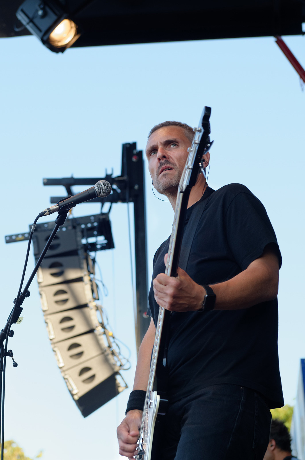 Deep Six est un trio formé à Cherbourg au début de l'année 2015 par Romuald à la guitare et au chant, Ivan à la batterie et Alex à la Basse. Leur musique est un rock direct et puissant dont chaque membre participe à sa composition, créant ainsi une dynamique et un son particulier. L'objectif de Deep Six est simple, se faire entendre aussi loin qu'il sera possible !  (https:  deepsix.bandcamp.com)