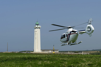 Outre les missions de surveillance générale, ces hélicoptères (EC 135) assurent le guidage des unités nautiques lors des opérations de contrôle ou d'interception. Avec leurs caméras thermiques et infra-rouge, ils sont en effet redoutables pour localiser, identifier et suivre un navire suspect, de jour comme de nuit et en toute discrétion.