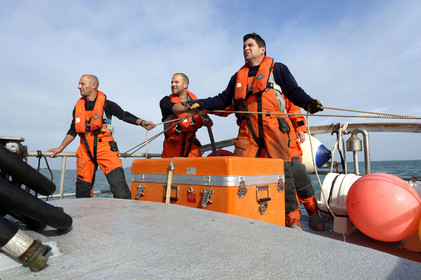 La station est idéalement située à la pointe du nord Cotentin sur la commune d'Auderville.Située aux abords du Raz Blanchard , à 10 miles nautique d'Aurigny et des Iles Anglo-Normandes, le rayon d'action de la station est vaste et se situe de la pointe de Flamanville coté ouest jusqu'au cap Lévy dans l'est.L'abri a une architecture unique en France et sa spécificité réside sur le fait que l'ensemble canot chariot (soit presque 30 tonnes au total ) pivote sur un axe d'une cale à l'autre afin d'être opérationnel  24 heures sur 24 et 365 jours par an quelque soit la marée et les conditions météorologiques.