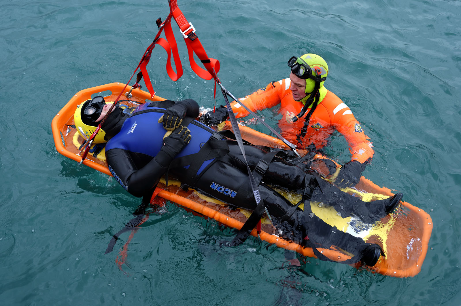 La station est idéalement située à la pointe du nord Cotentin sur la commune d'Auderville.Située aux abords du Raz Blanchard , à 10 miles nautique d'Aurigny et des Iles Anglo-Normandes, le rayon d'action de la station est vaste et se situe de la pointe de Flamanville coté ouest jusqu'au cap Lévy dans l'est.L'abri a une architecture unique en France et sa spécificité réside sur le fait que l'ensemble canot chariot (soit presque 30 tonnes au total ) pivote sur un axe d'une cale à l'autre afin d'être opérationnel  24 heures sur 24 et 365 jours par an quelque soit la marée et les conditions météorologiques.