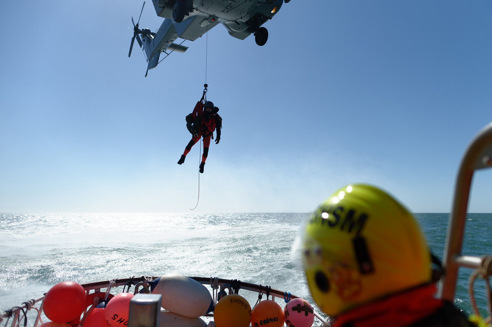 L'engagement de ces marins du ciel se traduit par des taux de disponibilté très élevés et des capacités d'intervention dans lesconditions les plus difficiles. Belligou Rescue (c'est ainsi que se nomme l'EC 225 lorsqu'il est en opération) est en alerte à 1 heure de jour et 2 heures de nuit, le coordinateur de mission de sauvetage, qui dirige les opérations depuis le CROSS, sait que l'hélicoptère sera préparé et configuré pour la mission puis aura décollé en 10 à 15 minutes en journée et en moins de 40 minutes la nuit.Il est remplacé en juin 2016 par l’hélicoptère Caïman Marine au détachement de Maupertus.