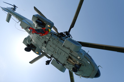 La station est idéalement située à la pointe du nord Cotentin sur la commune d'Auderville.Située aux abords du Raz Blanchard , à 10 miles nautique d'Aurigny et des Iles Anglo-Normandes, le rayon d'action de la station est vaste et se situe de la pointe de Flamanville coté ouest jusqu'au cap Lévy dans l'est.L'abri a une architecture unique en France et sa spécificité réside sur le fait que l'ensemble canot chariot (soit presque 30 tonnes au total ) pivote sur un axe d'une cale à l'autre afin d'être opérationnel  24 heures sur 24 et 365 jours par an quelque soit la marée et les conditions météorologiques.