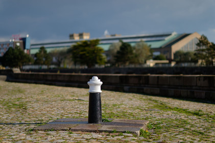 Une ville résolument tournée vers la mer.Cherbourg-en-Cotentin est située dans la presqu'île du Cotentin, à la pointe Ouest de la Normandie. (ville-cherbourg.fr)Un lieu incontournable en Normandie : La Cité de la Mer (http:  www.citedelamer.com)