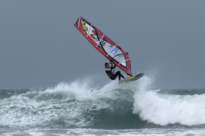 La rade de Cherbourg-en-Cotentin, qui figure parmi les plus grandes rades atificielles au monde, offre aux passionnés, débutants ou confirmés, la possibilité de pratiquer voile, aviron de mer, surf, kayak, ski nautique, funboard, plongée, kitesurf, waveski…