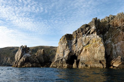 Situé sur la commune de Jobourg (Manche), le Nez de Jobourg s'élève à 126 mètres de haut, classé parmi les plus hautes d'Europe.En empruntant le sentier des douaniers, le promeneur voit la nature se décliner sous toutes ses formes,Le Nez de Jobourg offre un panorama exceptionnel, du cap de la Hague jusqu'au cap de Flamanville, ainsi que sur les îles Anglo-Normandes.
