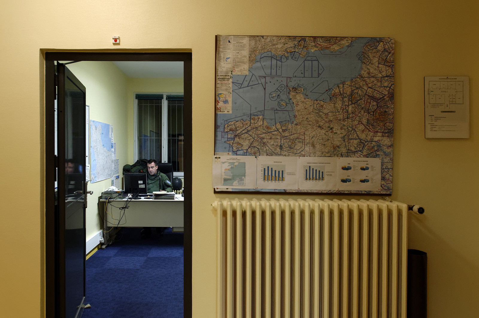 L'hélicoptère Dauphin SP (service public) de la marine constitue l'un des principaux moyens d'intervention à la disposition du CROSS pour les opérations de sauvetage en mer.L'équipage d'un Dauphin SP, c'est 6 personnes : aux 4 navigants qui sont à bord de l'appareil pour chaque mission (pilote, copilote, mécanicien de bord treuilliste et plongeur) s'ajoutent 2 techniciens, qui restent à terre et sont chargés de l'entretien de la machine. Depuis janvier 2013, au terme de 23 ans de service à Cherbourg-en-Cotentin, le Dauphin SP a cédé sa place à un nouvel appareil, plus imposant et de conception beaucoup plus récente : un EC 225.